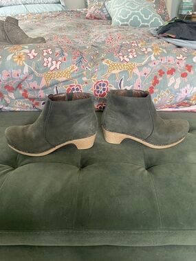 Dansko Lisette green Suede Ankle Booties with Side Zip